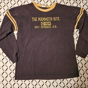 MEN - LARGE - VINTAGE ATHLETIC - MAMMOTH SITE, S.D. (TEXT)
